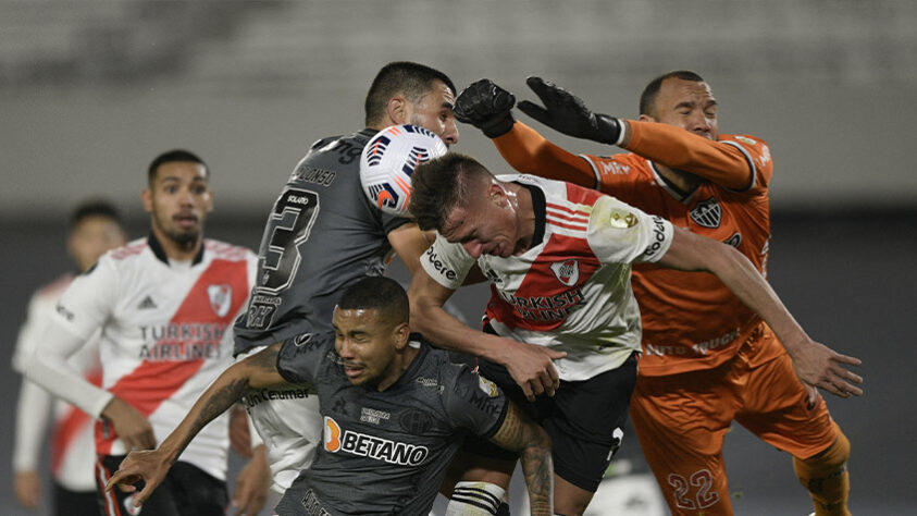 Jogo de ida - Palpite: Atlético-MG 1 x 1 River Plate - O jogo é equilibrado, com gols de Hulk para o Atlético-MG e Borja para o River Plate.