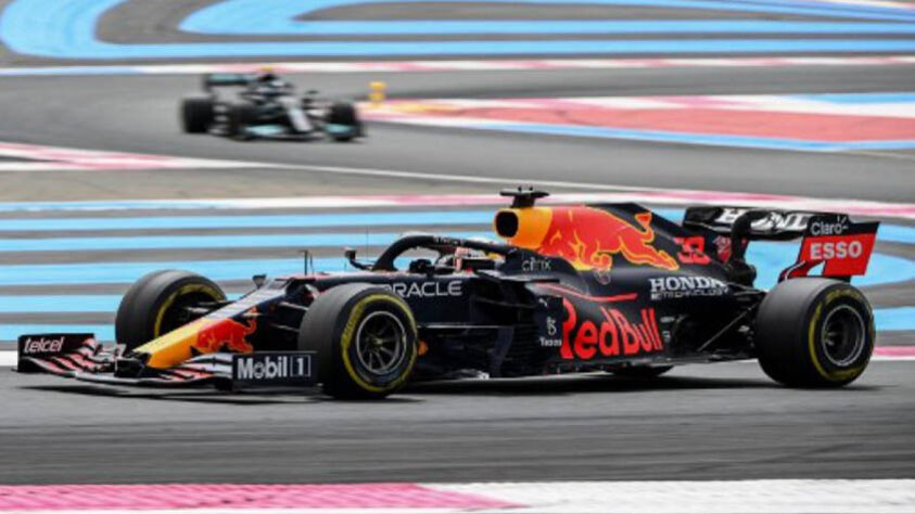 No terceiro GP da temporada, houve uma situação semelhante à da corrida anterior. Max Verstappen forçou Lewis Hamilton a ceder a liderança para que não houvesse colisão. O piloto inglês acabou vencendo a corrida e cutucou o holandês: “Estou na posição que estou porque não fico muito agressivo quando não preciso ser”.