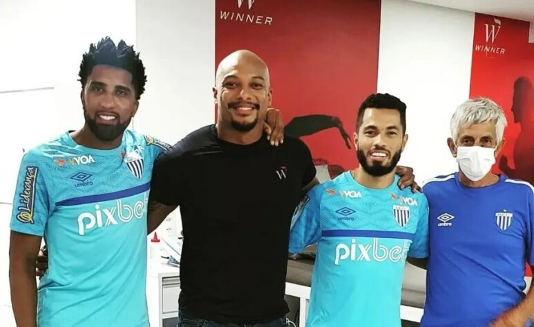 FECHADO! - Vazou foto de dois reforços do Avaí para a temporada de 2022. Trata-se do lateral Bruno Cortez e do atacante Morato, que aparecem com a camisa do clube em realização de exames.