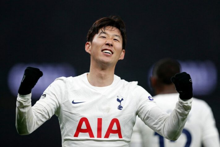 ESFRIOU - O atacante sul-coreano Heung-Min Son, do Tottenham, esteve recentemente ligado a possível transferência em direção ao futebol árabe. Porém, em entrevista coletiva, o jogador rechaçou qualquer possibilidade de ida para o Oriente Médio e afirmou querer continuar em Londres.