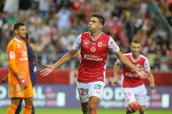 Stade Reims - São 60 anos sem o clube saber qual é o gosto de comemorar uma conquista importante. O último troféu foi uma Copa da França