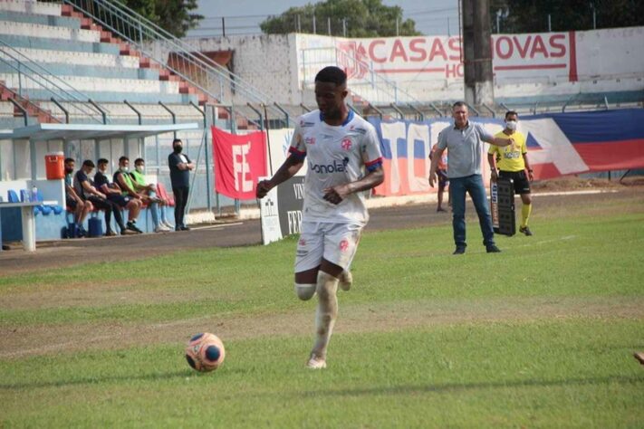 ESQUENTOU - O atacante João Duarte, que possui passagem pelo Sub-20 do Bahia, está livre no mercado e tem recebido sondagens de um clube da primeira divisão da Grécia. A informação foi apurada e confirmada pelo Futebol Latino junto ao staff do atleta.