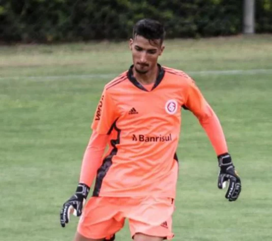 FECHADO - O goleiro Lucas Flores, de 19 anos, estendeu seu contrato com o Internacional até fevereiro de 2023.