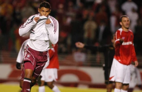 9º lugar (empate entre três nomes): Thiago Silva - 10 milhões de euros (R$ 53 milhões) - do Fluminense ao Milan (Itália)