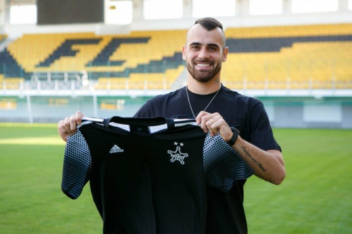 FECHADO - O atacante Felipe Vizeu, conhecido do torcedor de Flamengo, Grêmio e Ceará, é o novo reforço do Sheriff Tiraspol, da Moldávia. O brasileiro de 25 anos foi anunciado pelo novo time, que fez história na Champions League ao vencer o Real Madrid no Santiago Bernabéu na temporada passada.