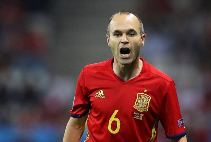 Iniesta compra fatia de clube da Europa! Veja outros famosos donos de clubes