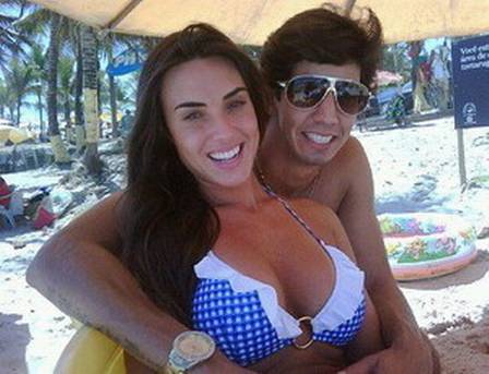 Victor Ramos e Nicole Bahls -  O zagueiro e a ex-panicat tiveram um namoro turbulento. Em 2012, o casal desatou a relação depois de uma suposta traição do atleta.