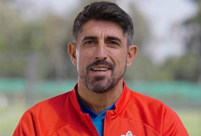 FECHADO - O Chivas Guadalajara anunciou seu novo treinador. Traata-se do sérvio Veljko Paunovic, de 45 anos, que fez história no futebol espanhol.