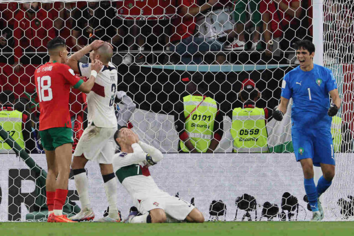 Marrocos superou Portugal e chegou às semifinais da Copa do Mundo. Para tanto, contou com a inspiração de praticamente todo o time, principalmente do atacante En-Nesyri e do goleiro Bounou. O paredão norte-africano parou as investidas de Bruno Fernandes e João Félix, alguns dos melhores atacantes lusitanos na partida deste sábado. Veja as notas na galeria a seguir (Por Felippe Rocha).