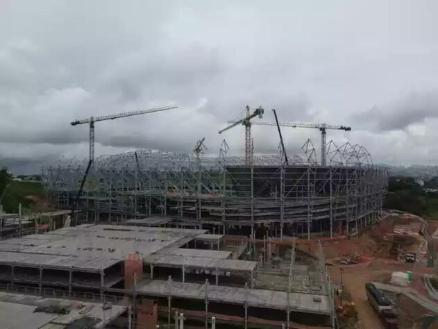 Veja como foi o processo de construção do estádio no decorrer do tempo.