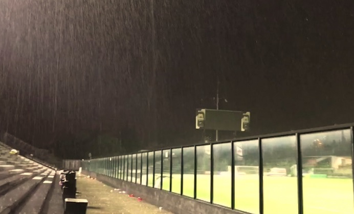 2020 - Vasco e Cabofriense se preparavam para jogar às 21h30 quando uma chuva torrencial castigou a região por volta das 20h e, mais tarde, queimou um transformador em São Januário. Diante do dilúvio, a partida foi remarcada para 22h e depois para 22h30. Em meio a muita negociação, o prazo foi esticado e os dois times entrariam em campo às 23h05 (horário inédito no futebol brasileiro). Só que a energia elétrica da Colina deu pane e o jogo foi remarcado para a manhã seguinte. A Cabofriense venceu por 1 a 0.