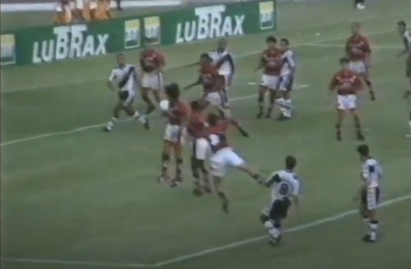 1997 - Irritado, o Flamengo abandonou a reta final do Estadual, a ponto de não entrar em campo contra o Americano e contra o Vasco.