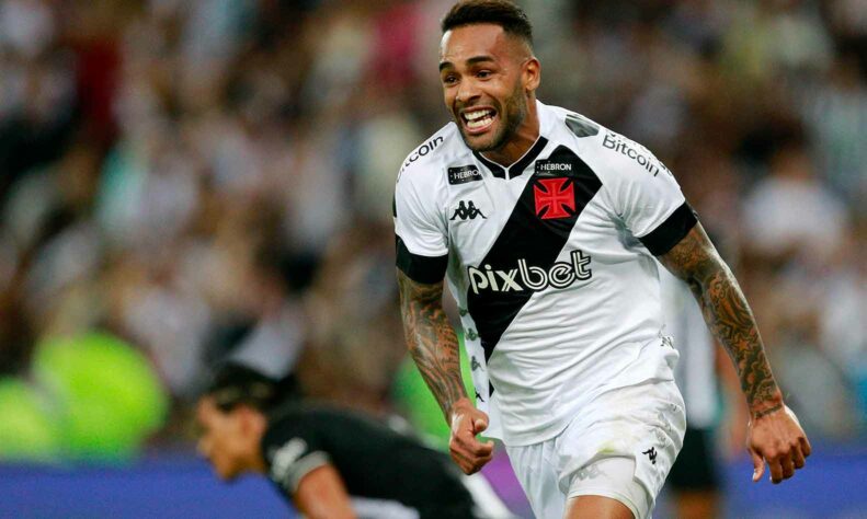 O Vasco venceu o primeiro clássico do ano. Com uma grande atuação e gols de Alex Teixeira e Pedro Raul, o time de Maurício Barbieri colocou fim a um jejum de nove partidas sem vencer os rivais.