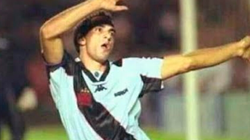 No Clássico dos Milhões do quadrangular que dava uma vaga na final do Campeonato Brasileiro de 1997, o Vasco goleou o Flamengo por 4 a 1, com três gols de Edmundo. O atacante eternizou a partida ao comemorar com uma "dancinha" que todo vascaíno se lembra.