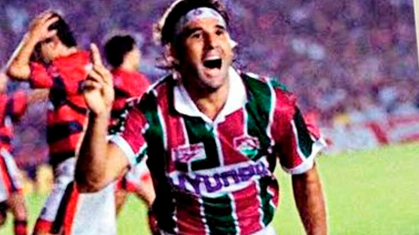 Um dos grandes nomes da história do Fla-Flu, Renato Gaúcho marcou um inusitado e decisivo “gol de barriga” na final do Campeonato Carioca de 1995. Após balançar a rede, o então atacante do Tricolor mandou os to torcedores do Flameng se calarem.