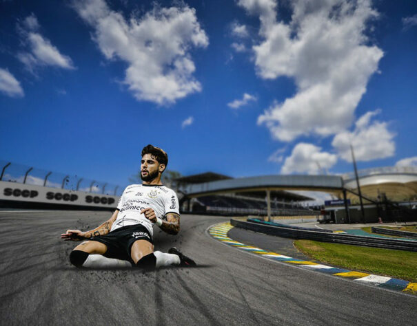 Yuri Alberto deslizando em uma pista de automobilismo