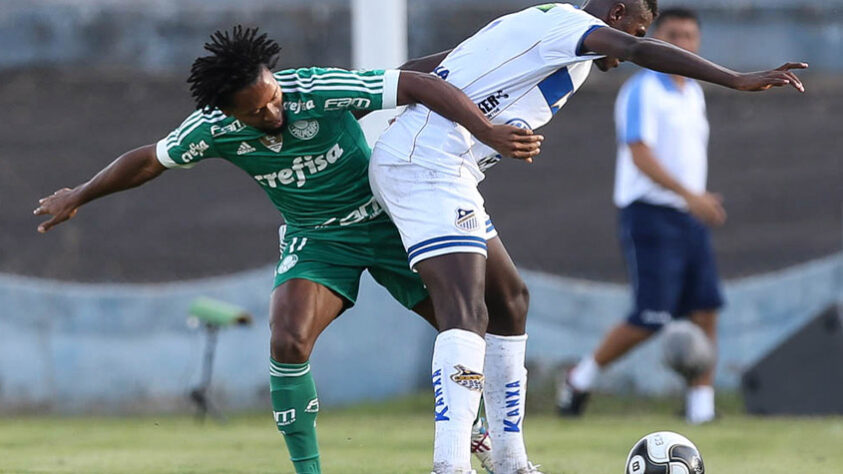 Zé Roberto: meio-campista (reserva) - 48 anos atualmente - Ídolo no Palmeiras, o jogador começou no banco e entrou no decorrer do duelo contra o Água Santa. Hoje, Zé Roberto está aposentado. O Verdão foi o último clube de sua carreira como atleta.