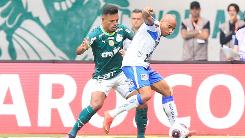 O Verdão, com apoio de sua torcida, continuou pressionando o Água Santa até o final do primeiro tempo.