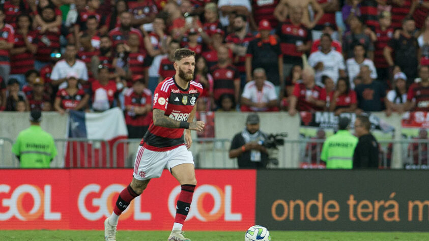 Léo Pereira venceu por 14 x 3. 