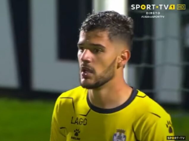 Arthur Augusto - goleiro - 23 anos - de saída do Feirense (POR).