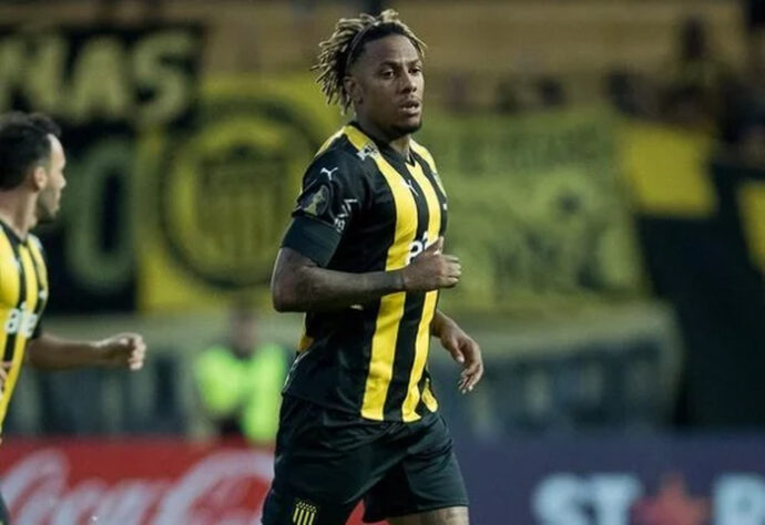 ESQUENTOU - O centroavante Abel Hernández rescindiu contrato com o Peñarol (Uruguai), deixando o caminho livre para um acerto com o Vasco da Gama. A proposta do Cruz-Maltino agradou ao jogador e agora o clube aguarda a resposta de Hernández. 