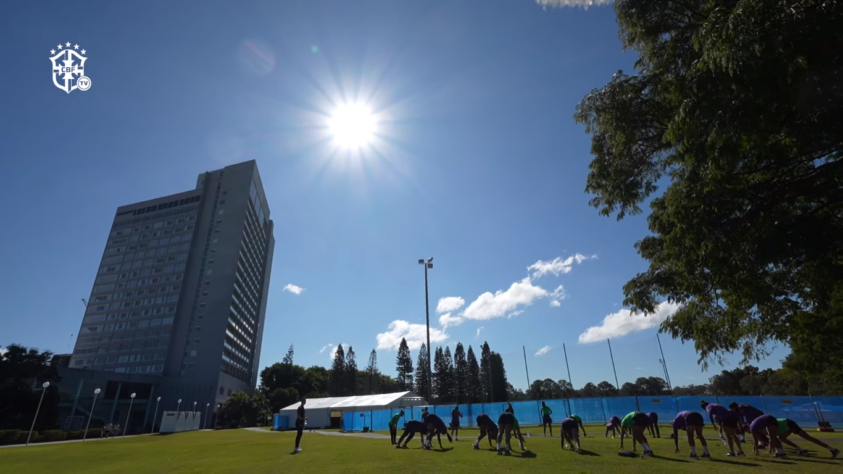 Treino em campo das atletas (Foto: Reprodução / CBF TV)