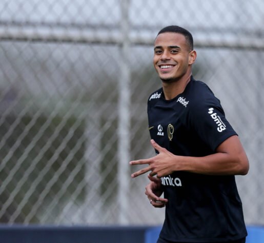 ESFRIOU - Embora o Corinthians entenda que o zagueiro Murillo deve deixar o clube em breve, o clube 'bate o pé' e faz jogo duro para negociar o jovem. Recentemente, o Timão recusou uma proposta de 12 milhões de euros (R$ 62,5 milhões na cotação atual) da Fiorentina-ITA, por 100% dos direitos econômicos do jogador. No entanto, o Alvinegro não deve negociar o defensor por menos de 20 milhões de euros (R$ 104,3 milhões) pela mesma porcentagem. Não está descartada uma venda por valor menos, desde que om clube comprador também fique com uma proporção menor do passe do zagueiro.