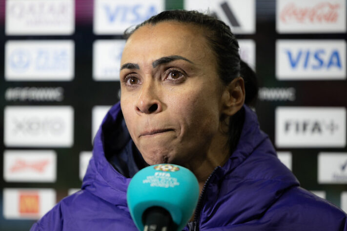 Após a eliminação brasileira, Marta anunciou sua aposentadoria da Seleção. Aos 37 anos, a Rainha fez sua sexta participação em Mundiais. Com 17 gols marcados, ela é a maior artilheira da história da competição, entre homens e mulheres. 