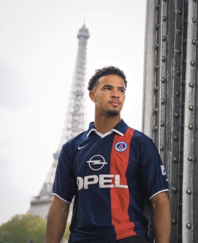 ESQUENTOU - O PSG está perto de renovar o contrato de Warren Zaïre Emery, jovem meia de apenas 17 anos. De acordo com o jornalista italiano Fabrizio Romano, o clube definiu o jogador como nova prioridade e é visto como "ideal para o projeto".