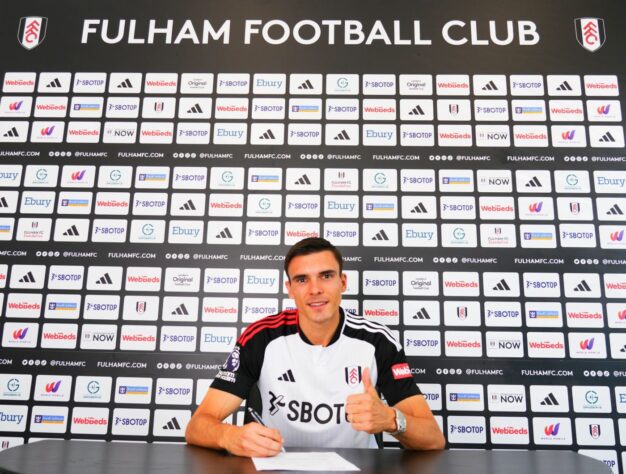 FECHADO - O Fulham, da Inglaterra, anunciou, nesta quinta-feira (14), a renovação do contrato do português João Palinha. Cobiçado por gigantes europeus, como o Bayern de Munique, o volante agora tem vínculo com o clube inglês até 2028, com opção de renovação por mais um ano.