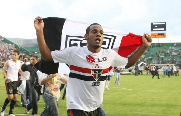 Rodrigo (zagueiro) - Com passagens por Dínamo de Kiev (Ucrânia), Flamengo, Corinthians, Grêmio, Internacional e Vasco, o defensor se aposentou em 2018, após defender a Ponte Preta na Série B do Brasileirão.