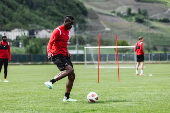 FECHADO - O atacante italiano Mario Balotelli pediu a rescisão do seu contrato com o Sion, da Suiça, na tarde desta quinta-feira (14).