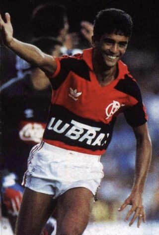 2. Bebeto: Flamengo: 1983-1989, 1996 / Vasco: 1989-1992, 2001