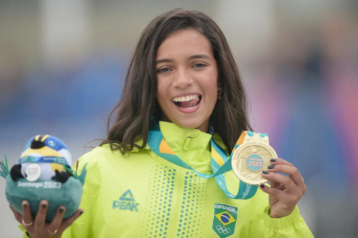 Dispensa apresentações: Promessa quase certa de medalha nas Olimpíadas de 2024, Rayssa Leal foi a medalhista olímpica mais jovem do Brasil (13 anos), conquistando a prata em Tóquio.