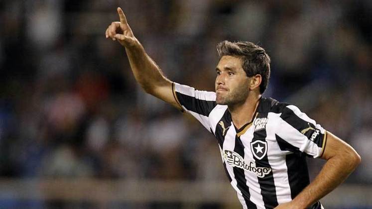 Alvaro Navarro: Alvaro Navarro também é um nome lembrado. Emprestado em 2015 para o Botafogo, marcou seis gols nos primeiros sete jogos. Foi um dos destaques da conquista da Série B do Botafogo naquele ano.