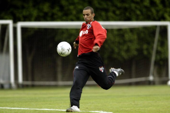 Em 2004, Diego Tardelli já estava nos profissionais do São Paulo e voltou aos juniores só para disputar a final da Copinha contra o Corinthians, mas o Tricolor acabou perdendo por 2 a 0. 