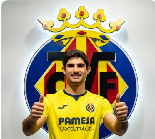 FECHADO - O português Gonçalo Guedes foi anunciado como novo reforço do Villarreal (Espanha), por empréstimo vindo do Woverhampton (Inglaterra). O jogadoir chegou a defender o Benfica (Portugal), clube que o revelou, em parte da temporada.  