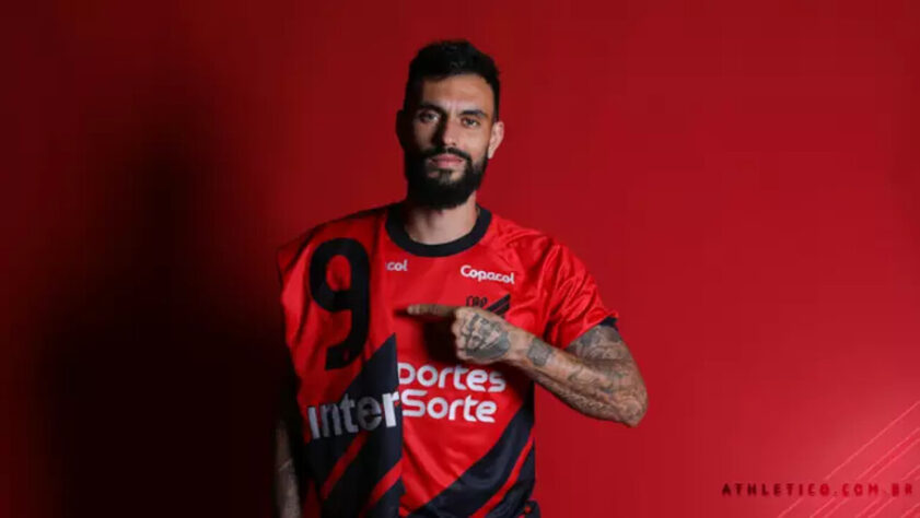 Mais um com 16 gols, Gonzalo Mastrianni assumiu a camisa 9 do Furacão e logo desandou a fazer gols.