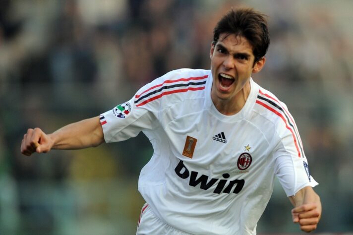 05/10/2003- O menino de ouro. Kaká fez seu primeiro gol pelo Milan simplesmente em um clássico diante da Inter de Milão, o jogo foi vencido por 3x1 pelos Rossoneri.  Foto: AFP