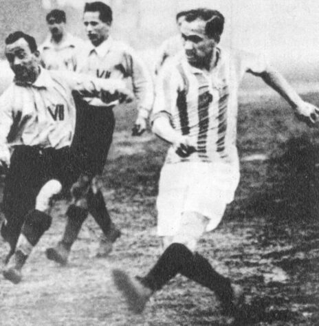 12º - Imre Schlosser (Hungria): 64 gols em 31 jogos no ano de 1912.