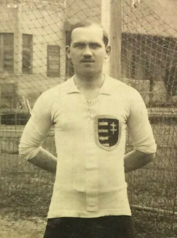 Imre Schlosser (Hungria): 59 gols em 30 jogos no ano de 1911.