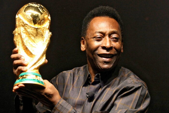 Dois anos sem Pelé: relembre as homenagens ao Rei em ruas e estádios pelo mundo