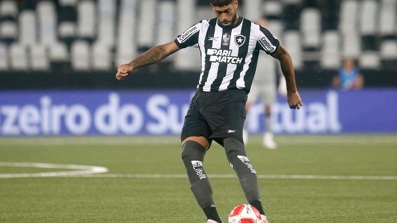 BOTAFOGO: Alexander Barboza (zagueiro/28 anos)