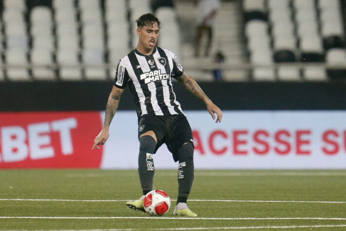 BOTAFOGO:  Lucas Halter (zagueiro/23 anos)