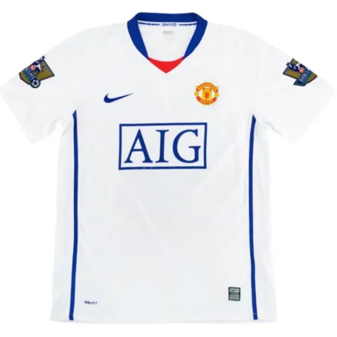 Branca e com detalhes em azul, o modelo de visitante do United de 2008/9 foi inspirado nos uniformes da década de 90.