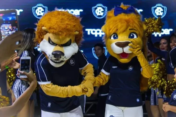 Remo - O leão foi escolhido como mascote do Remo pelo jornalista Edgar Proença, ao fazer uma comparação da equipe com o animal. O clube do Pará havia acabado de vencer o São Cristóvão, do Rio de Janeiro, por 1 a 0.