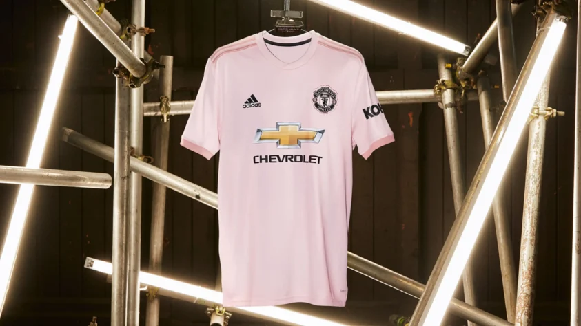 O modelo em rosa claro, lançado em 2018, foi a primeira do clube neste tom.