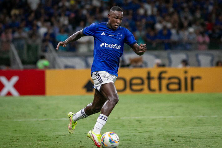 João Pedro (Cruzeiro): O jovem atacante do Cruzeiro foi afastado após ser flagrado numa festa privada (Foto: Fernando Moreno/AGIF);