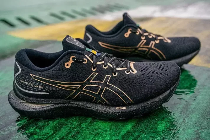 - Tênis da Asics - A Asics lançou uma edição especial Gel-Cumulus Senna, em homenagem ao tricampeão mundial. O tênis faz referência as cores dos carros que o piloto correu.