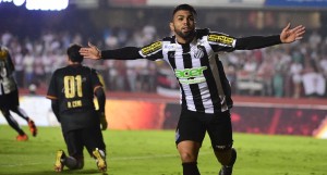 No jogo de ida da semifinal, o Santos venceu o São Paulo por 3 a 1, fora de casa, e o Gabigol marcou o seu gol de número 14 e se tornou o maior artilheiro do Santos na competição, ultrapassando o Neymar.